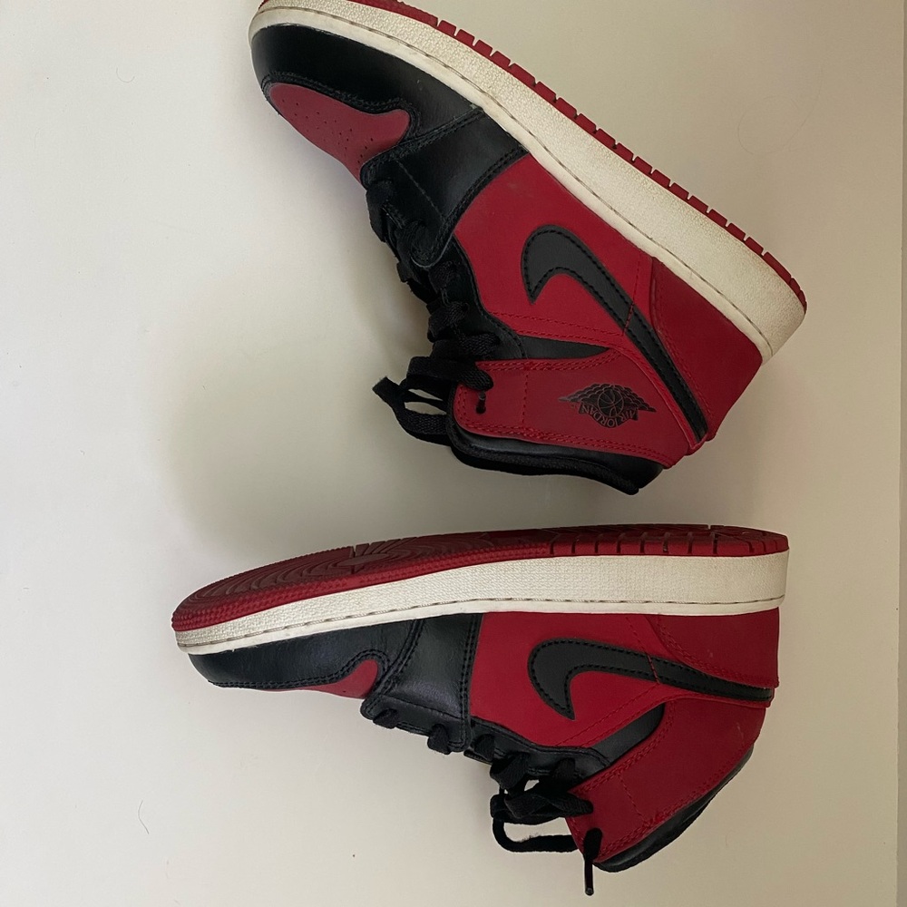 Nike Air Jordan Retro High - Black and Red